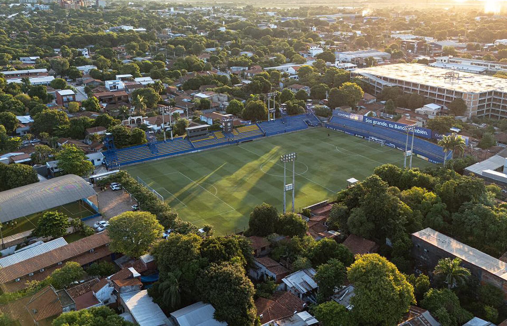 Vista aérea del estadio Martín Torres en Santísima Trinidad